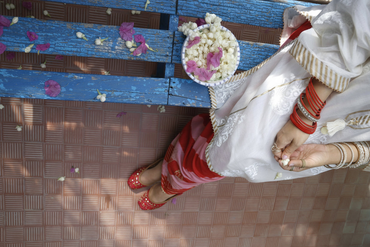 Motia artisan women’s outfit by Indigo Studio